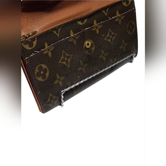 Authentic Louis Vuitton Monogram Wallet 🔥 - Picture 3 of 10